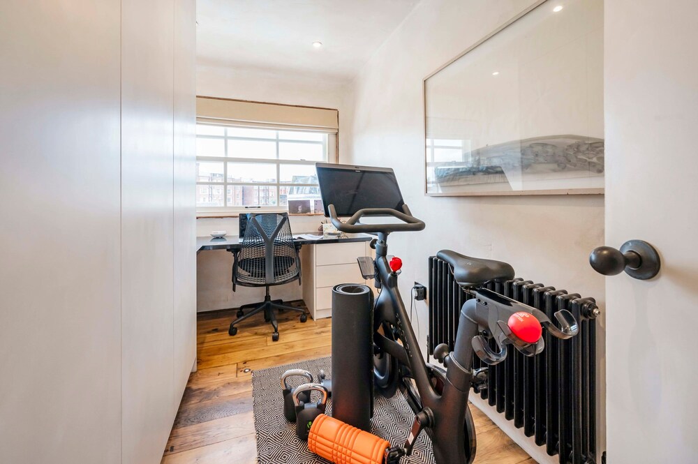 Long Term Stay- Notting Hill by Out of Office Lifestyle