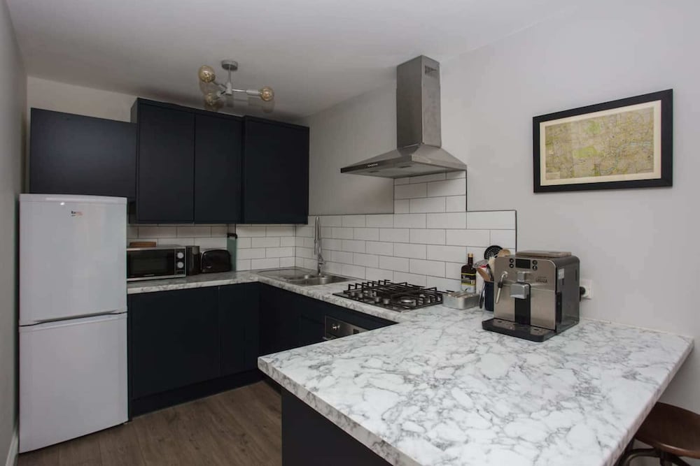 Lovely 2 Bedroom Flat Near Whitechapel Station