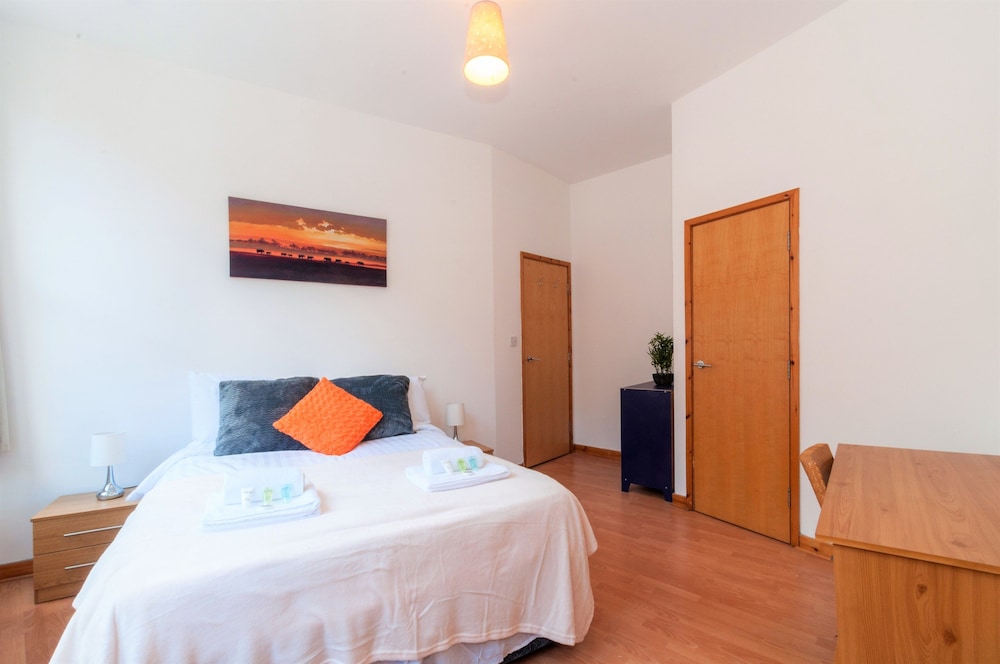 Voussoir Apartments