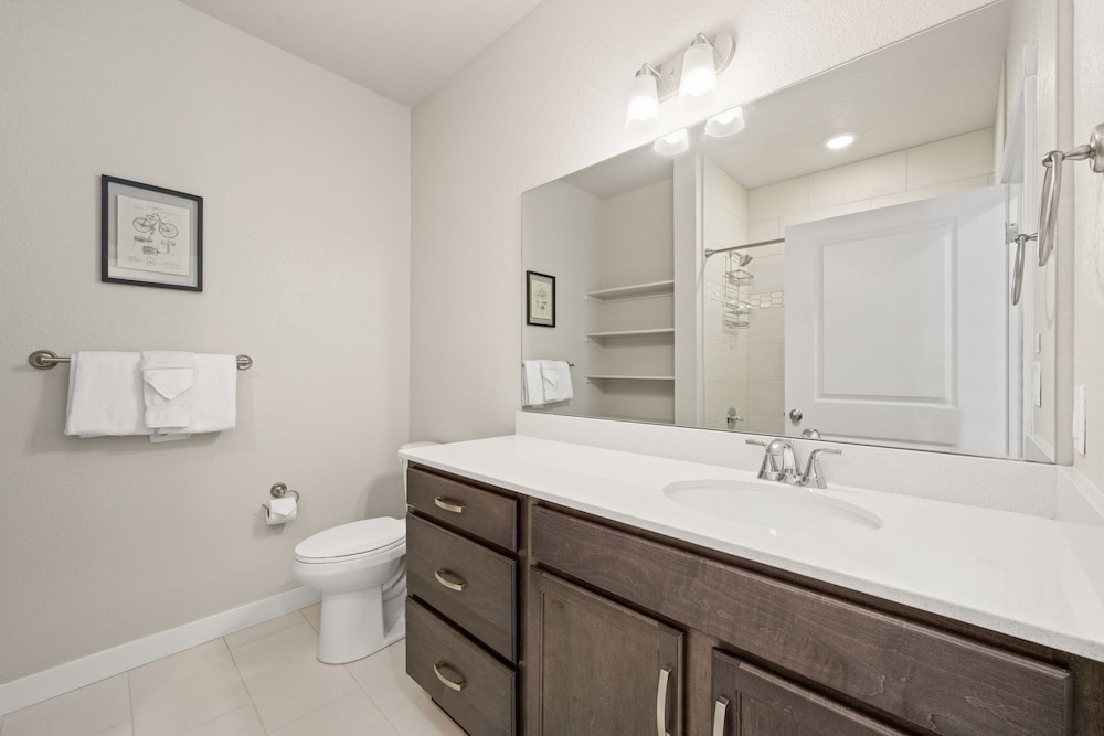 Northfield Hideaway, King Suite, EV, Pet-friendly