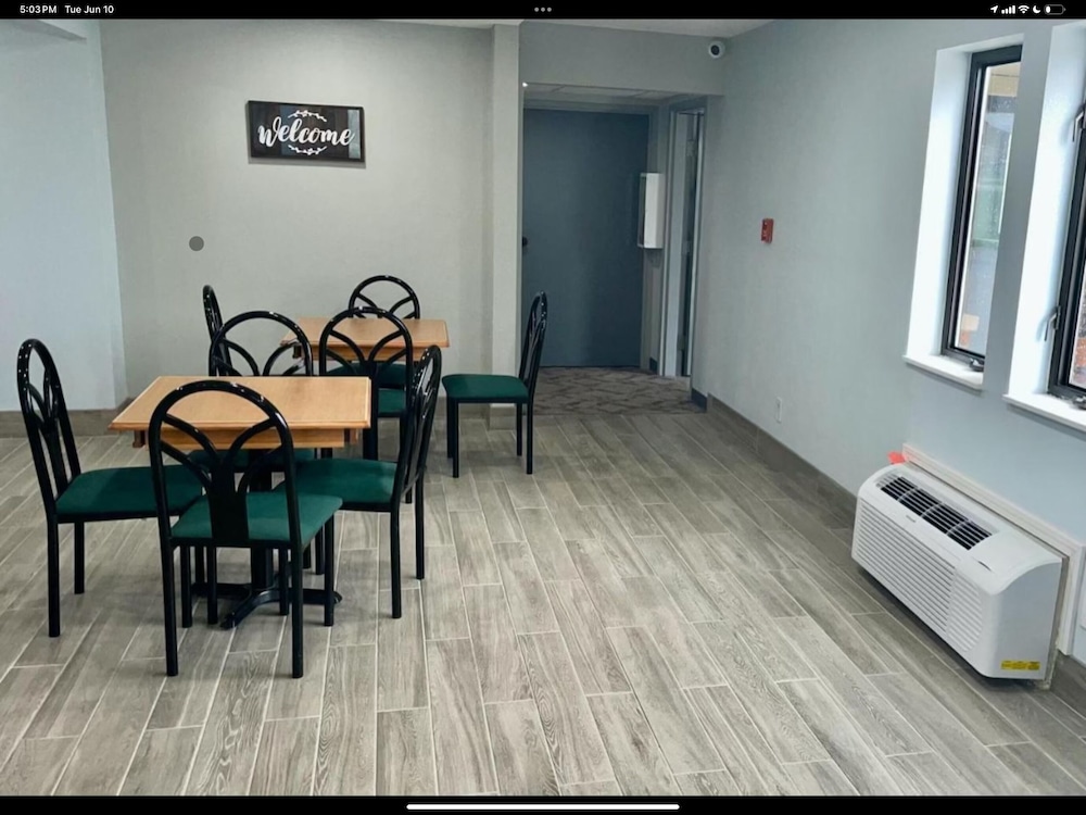 Lamoni Inn & Suites