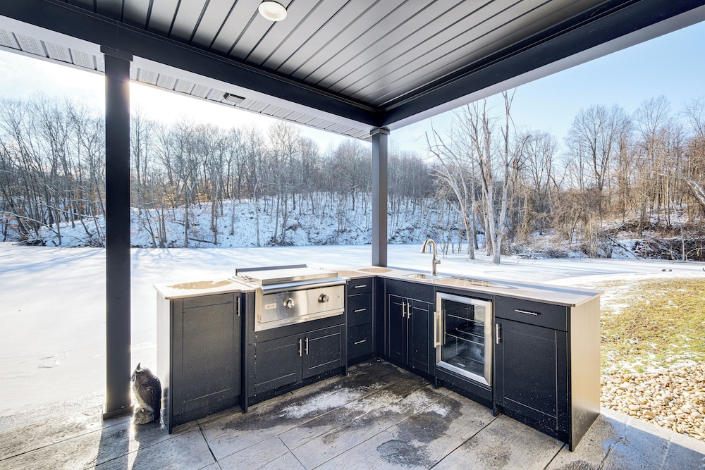 Family Retreat w/ Fire Pit & Yard in Mineral City