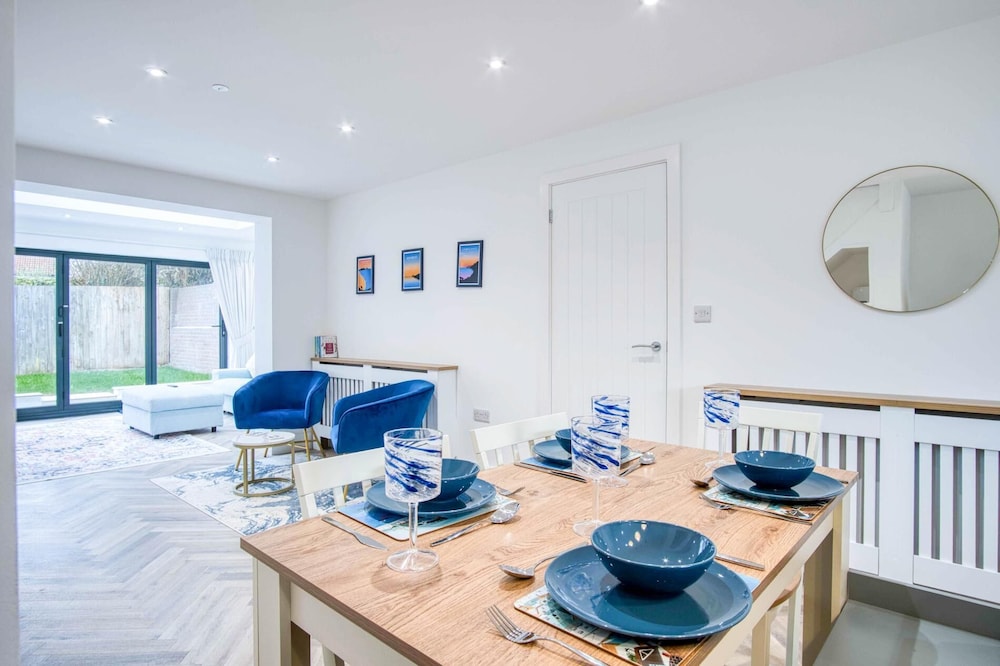 Hatherleigh Drive - 2 Bedroom House - Mumbles