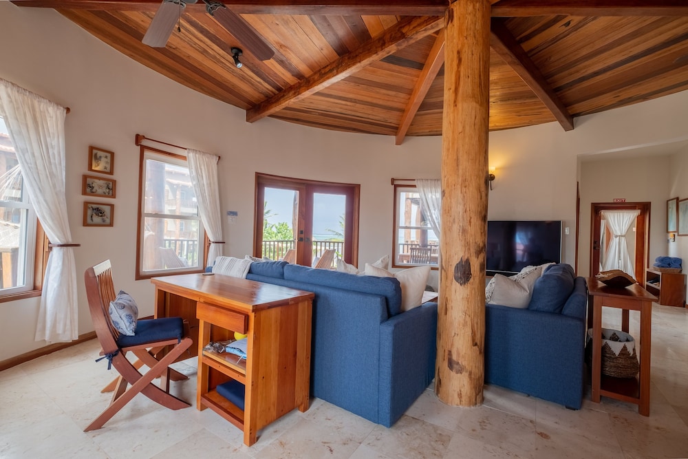 Indigo Belize 2b 3 Bedroom Condo by RedAwning