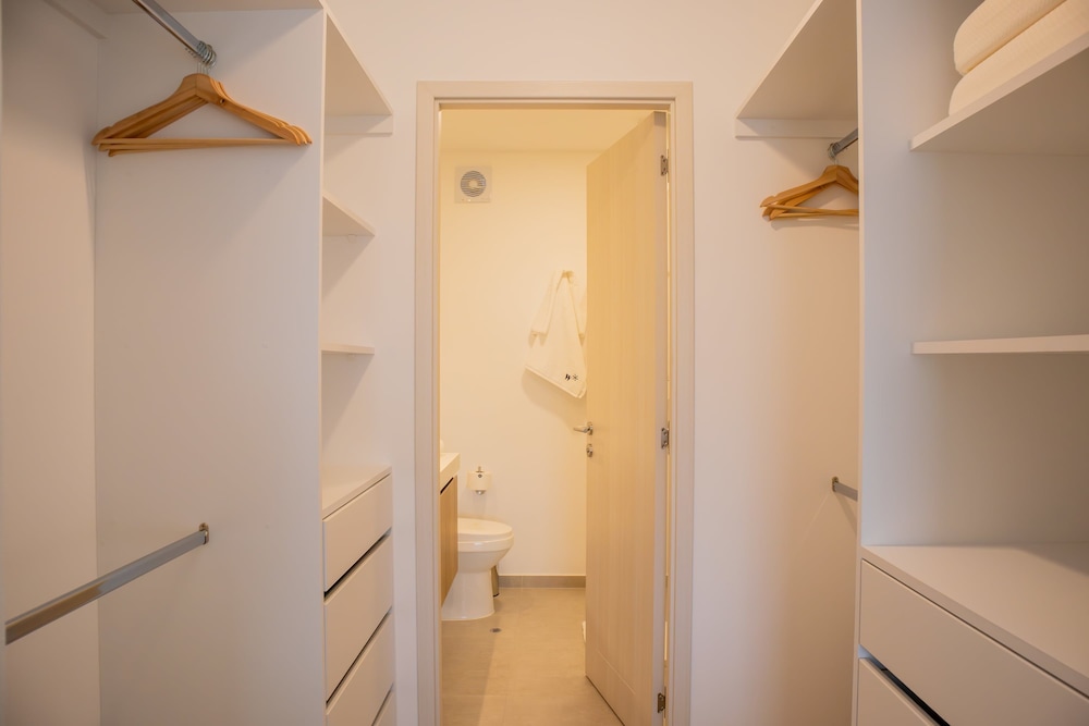 w Elegant 2BR Apartment in Miraflores Steps From Larcomar