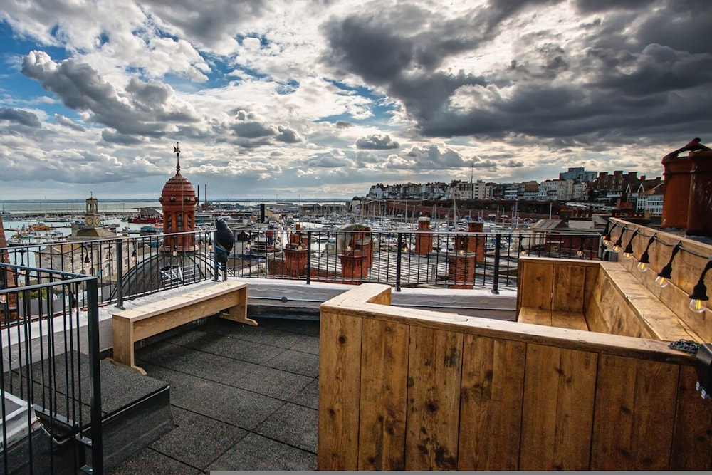 Harbourside Roof Terrace sea Views By Adliv