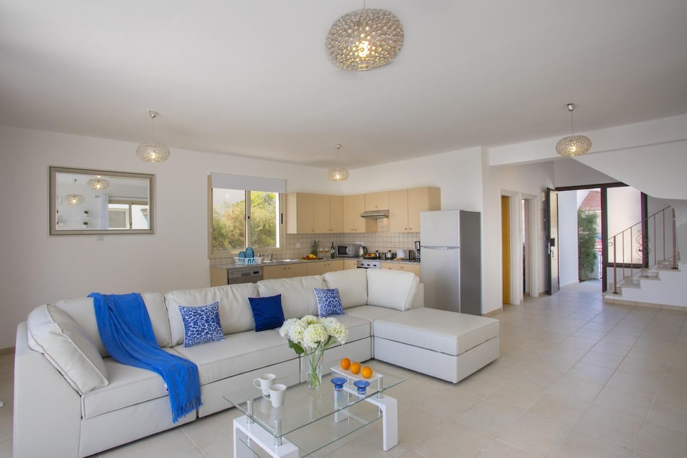 Villa Iris Mazotos in Larnaca