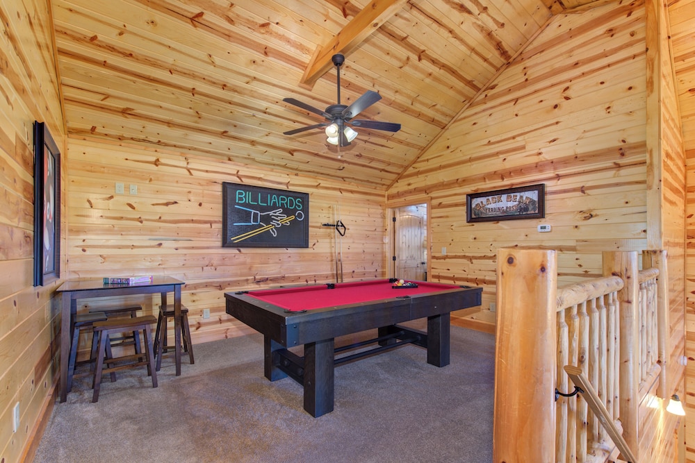 Chilling Bear Lodge