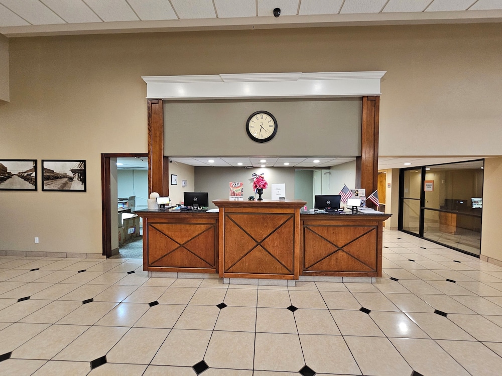 Roswell Vacations - Clarion Inn  Suites - Property Image 2