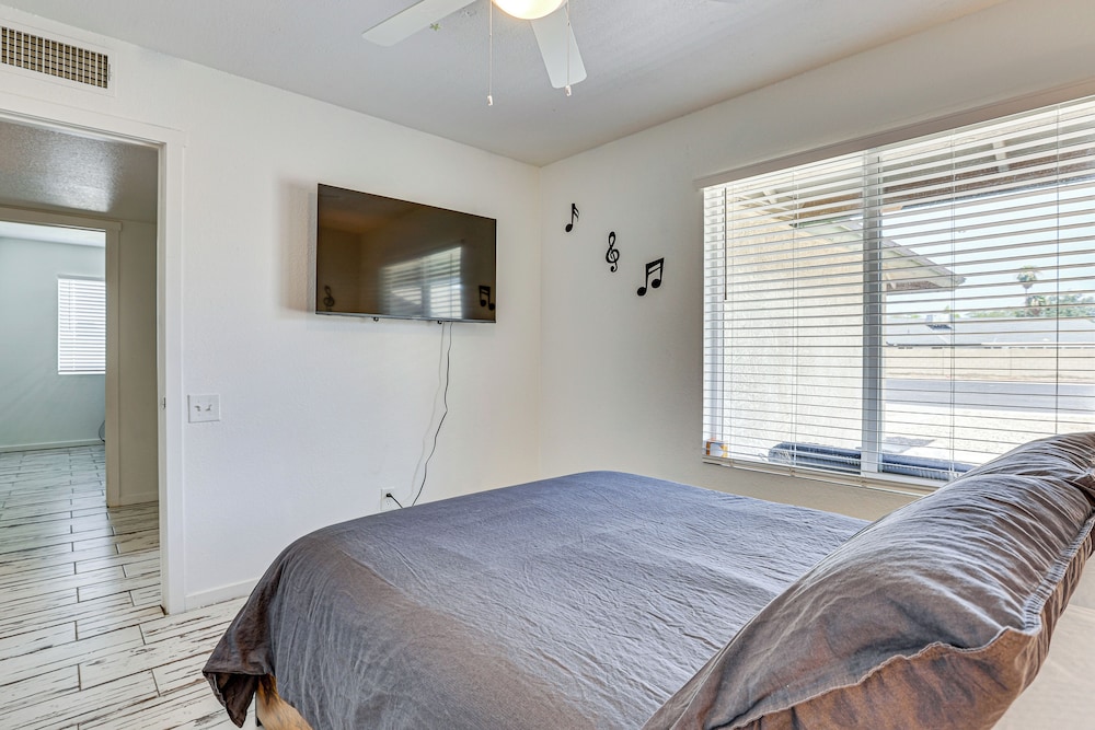 Welcoming Retreat w/ Pool & Patio in Peoria!
