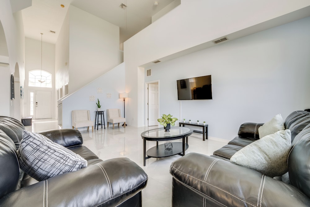Kissimmee Resort-style Home: Close to Shops & Eats