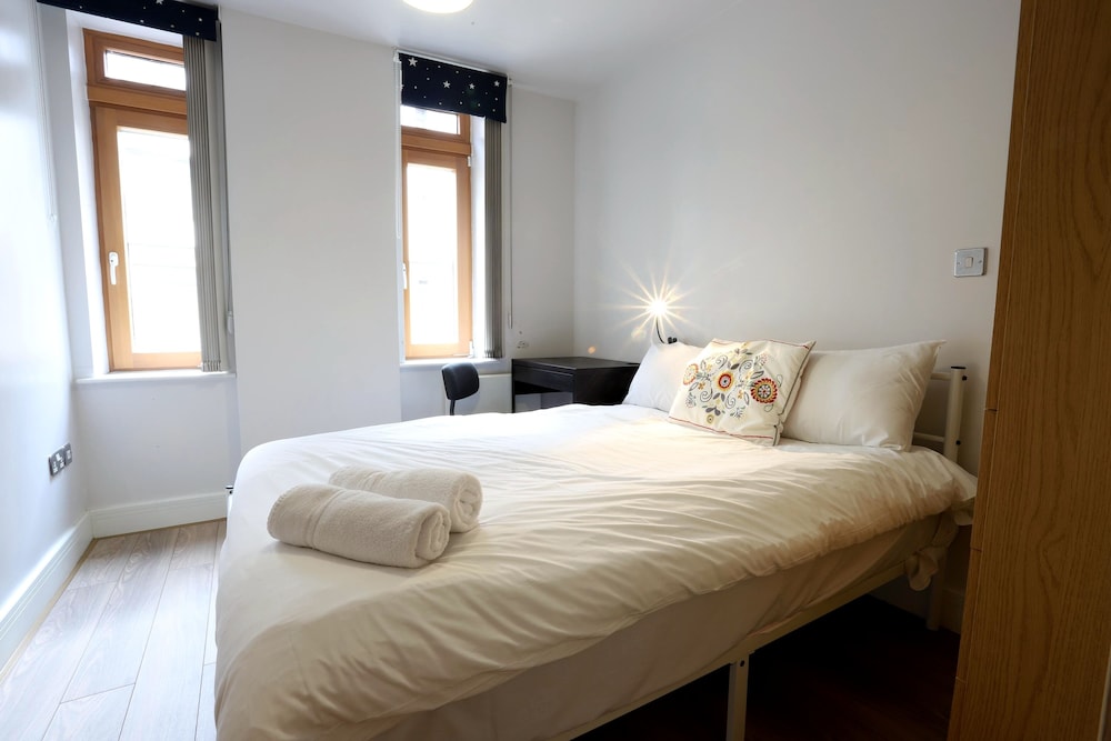 Birmingham Postbox Premier Home Stay view 3