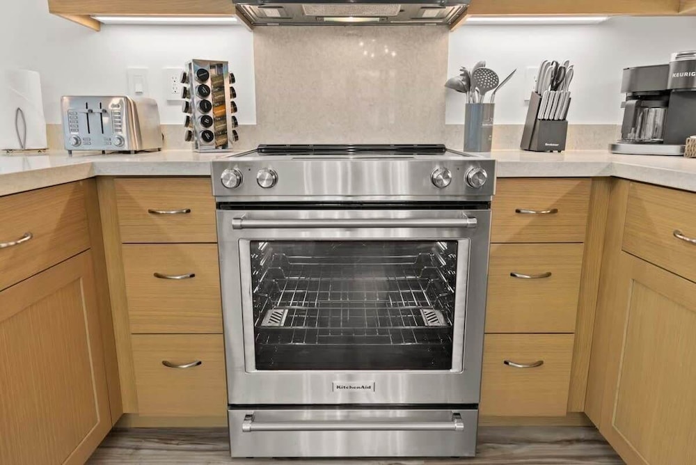 @ML Ocean View, Golf, Gazebo and Bbq, we Have All!