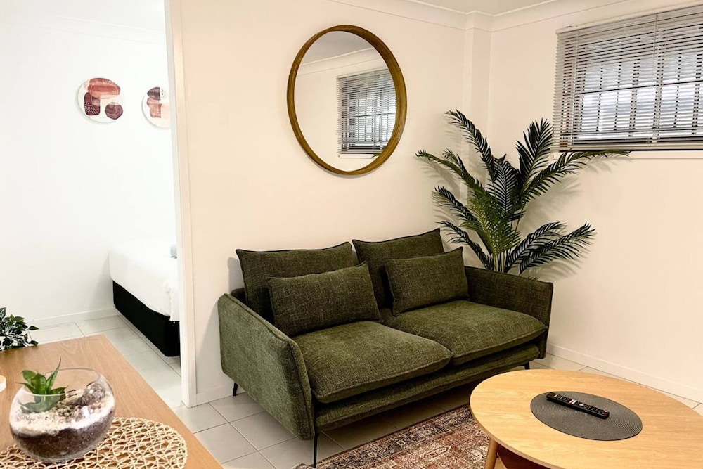 Home on a Hill - 1 Bedroom Apartment