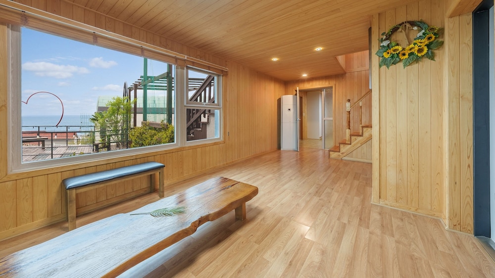 Gyeongju Happy Dream Ocean View Pension