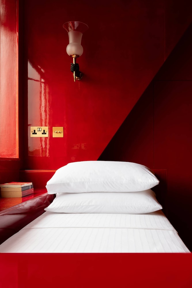 Pont Street IV by Onefinestay