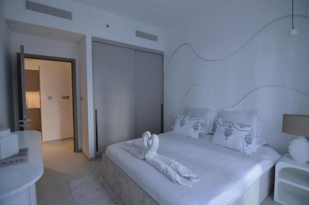 Luxury 1BR 5 star Apt Burj Khalifa View