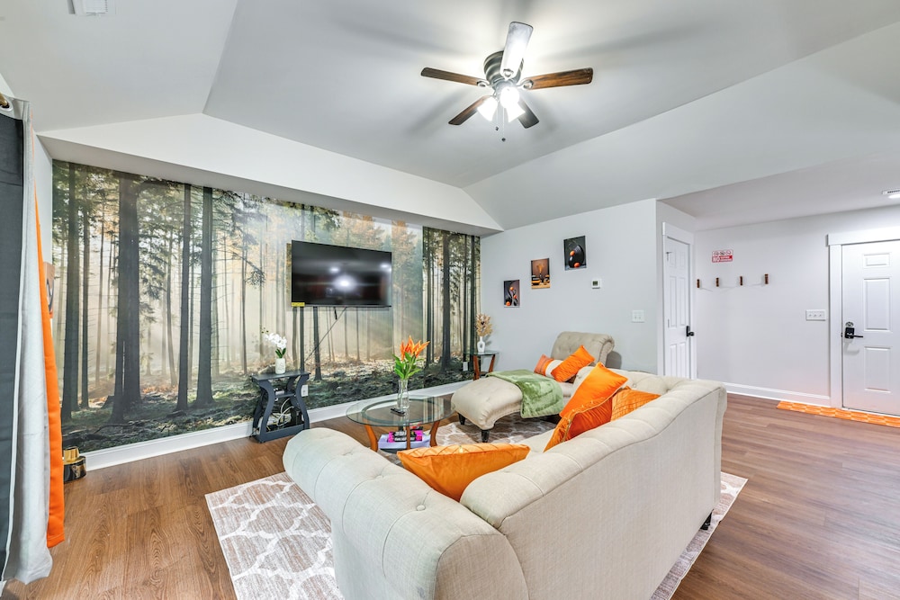Easy Uptown Access: Charlotte Gem w/ Peaceful Yard