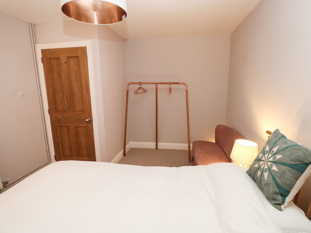 Flat 1, Belmont