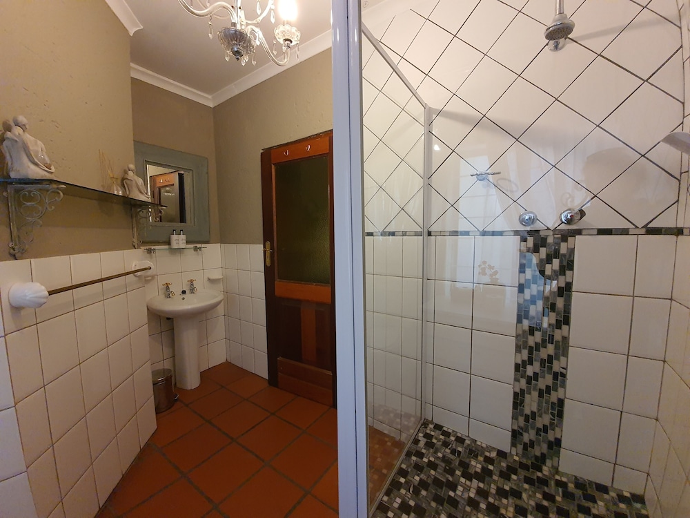 Waterhouse Guest Lodges 295 Indus Street