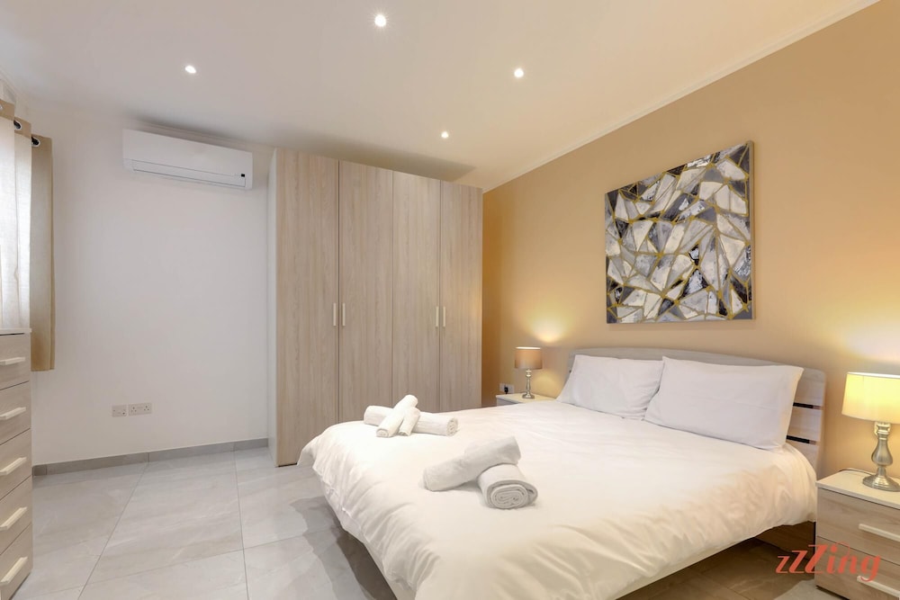 Seafront Penthouse w Unobstructed Sea Views view 3
