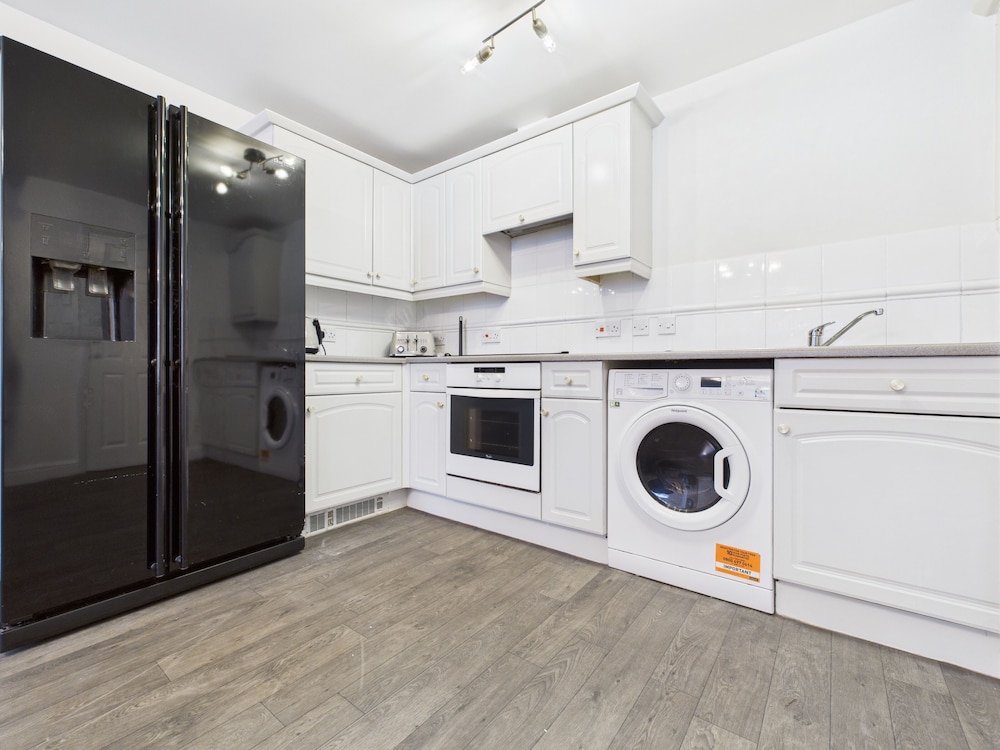 Modern Chaffordhundred Apartment Long Stay Sleeps2