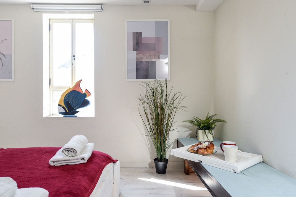 Modern Loft Retreat with Rooftop by Sea N Rent view 3