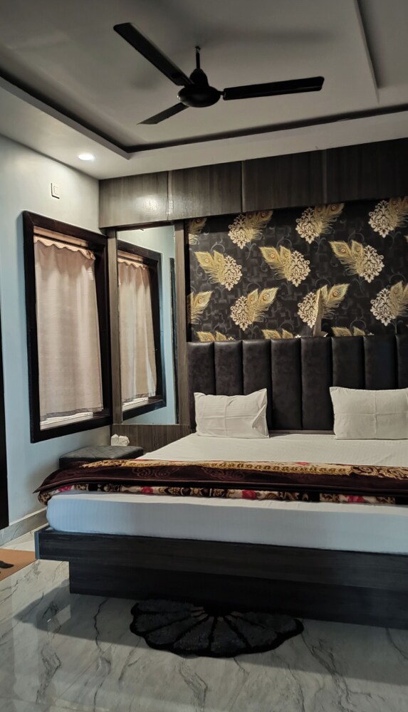 Shree Radhe Palace