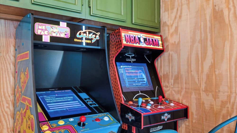 PCB Stay w/ Heated Pool, Hot Tub, Bars, Game Room & Quick Walk to Beach The Jade Oasis by Avantstay