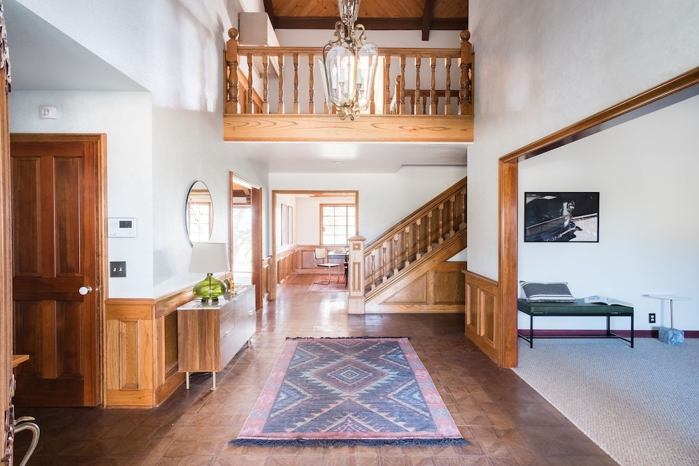 Cathedral by Avantstay Charming Secluded Estate w Sauna Pool Table Views of the Rolling Hills