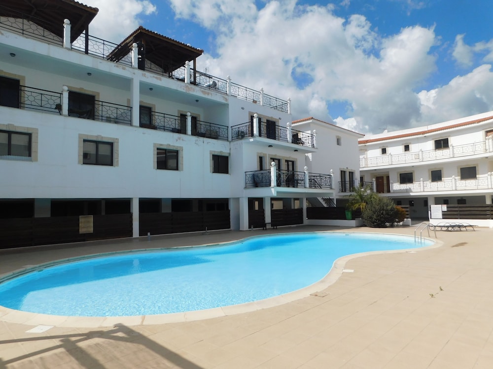 Paramount Gardens Resorts C202