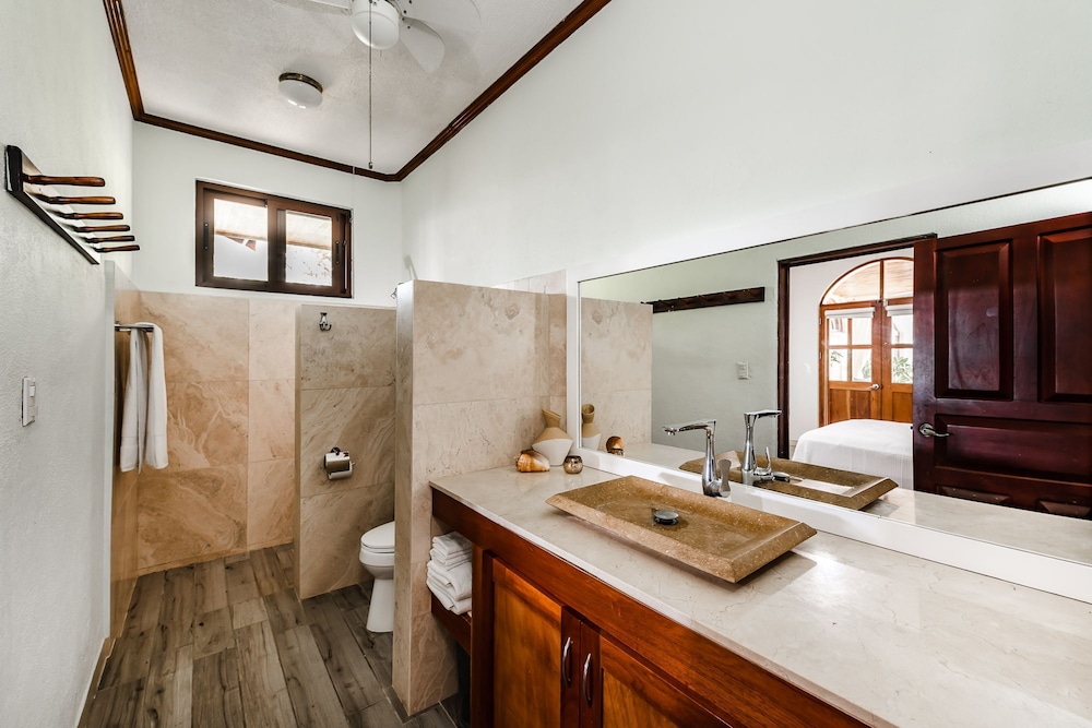 Luxury Beachfront 5 Bedroom Villa on Famous Beach