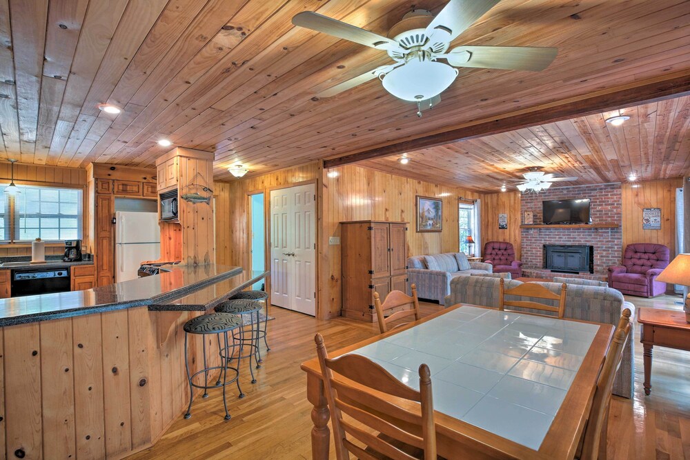 Pet-friendly Toccoa Home w/ Deck  Lake Access! - Property Image 11