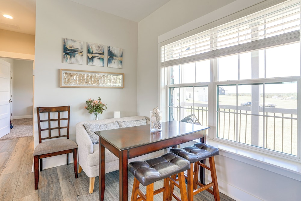 5 Mi to Lake Anna State Park: Modern Family Home!