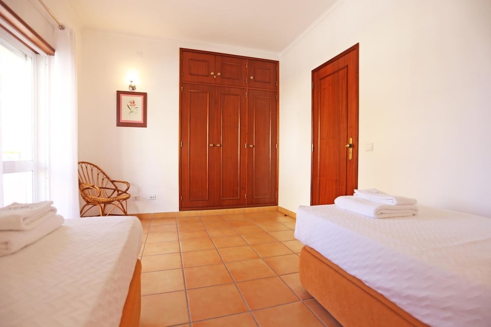 EE 02 - Bedroom 2 in Rossio Entrance Guesthouse
