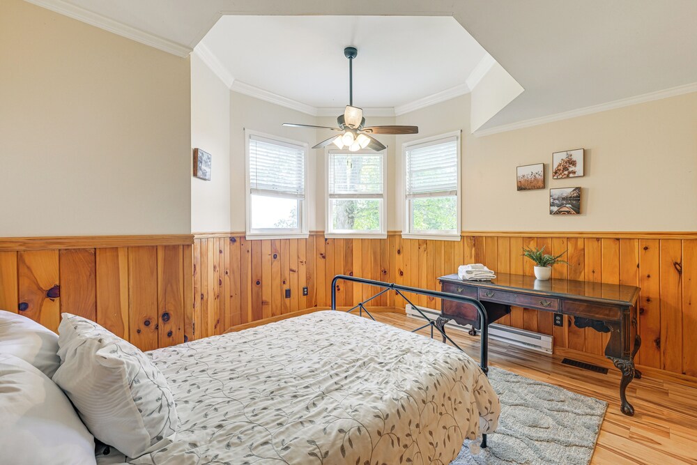 5-story Group Getaway w/ Game Room in Franklin!