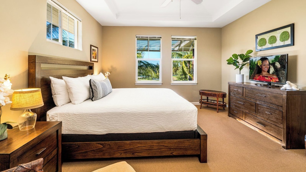 Family & Couples' Fun - Golf, Mountain & Lake Views + Walk to Dining & Beach - Vrkcv