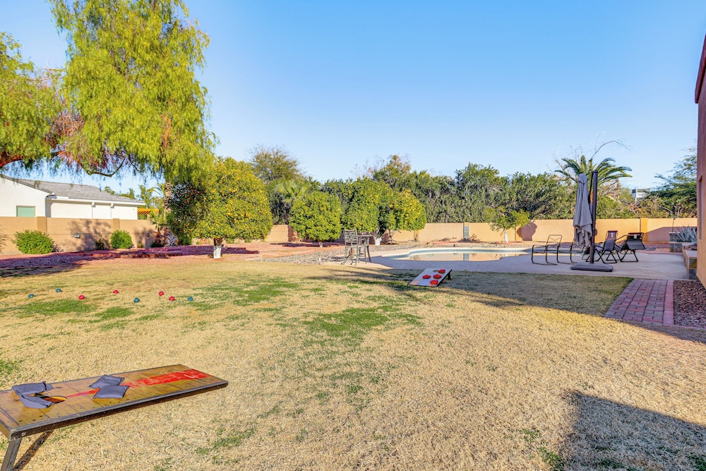 Shop, Golf & Hike: Modern Scottsdale Studio!