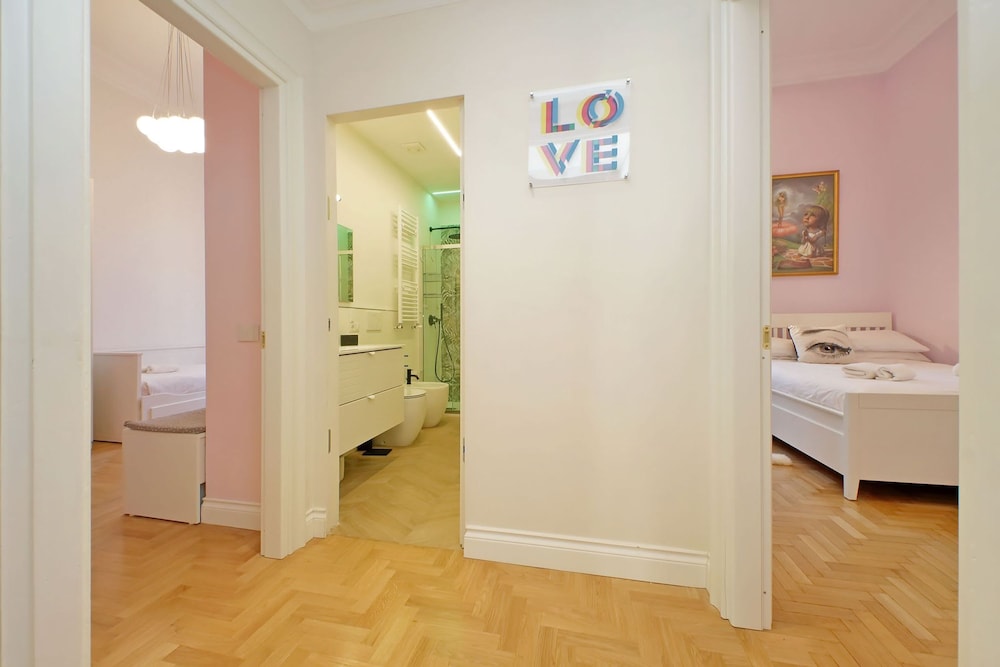 Rare Large and Elegant Rome Apartment in Prati Neighborhood Perfect for Families or Friends