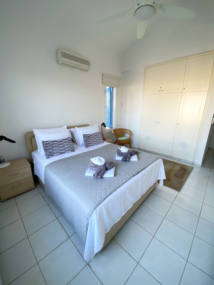 102 PAP - Stay Helios House