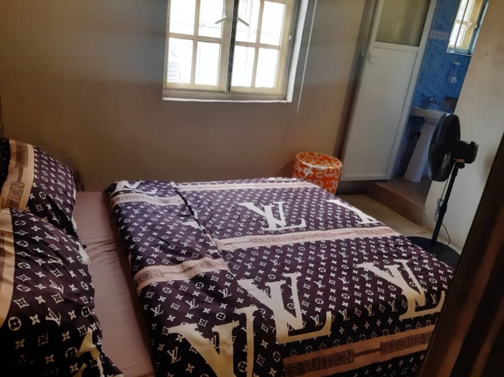 Remarkable 2-bed Apartment in Lagos view 4