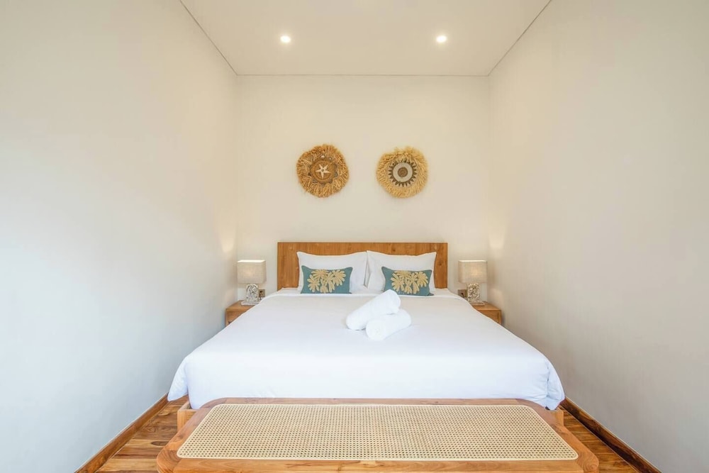 Luxurious 6 BR With Sea View, 5 Mins to Savaya