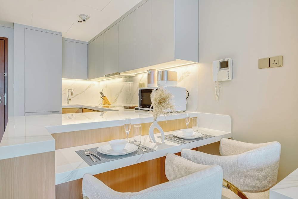 PVH - Studio - Emaar Fashion Avenue