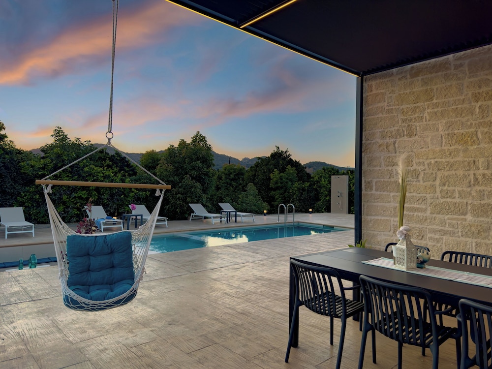 PanStel Luxury Villas - pools & jacuzzi