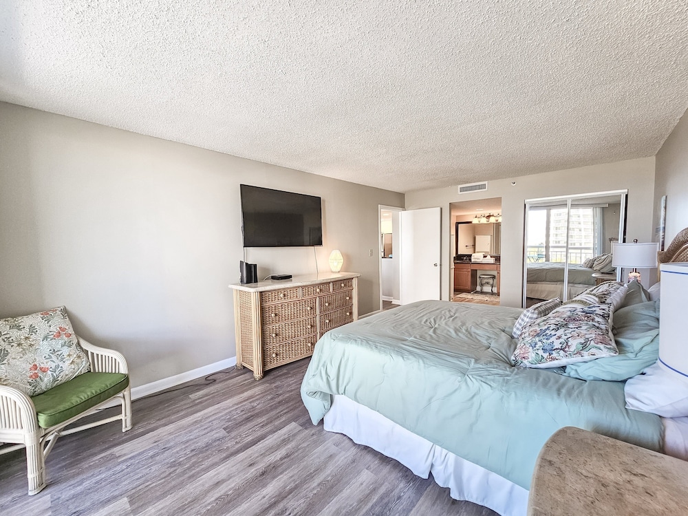 507 South Hampton 2 Bedroom Condo