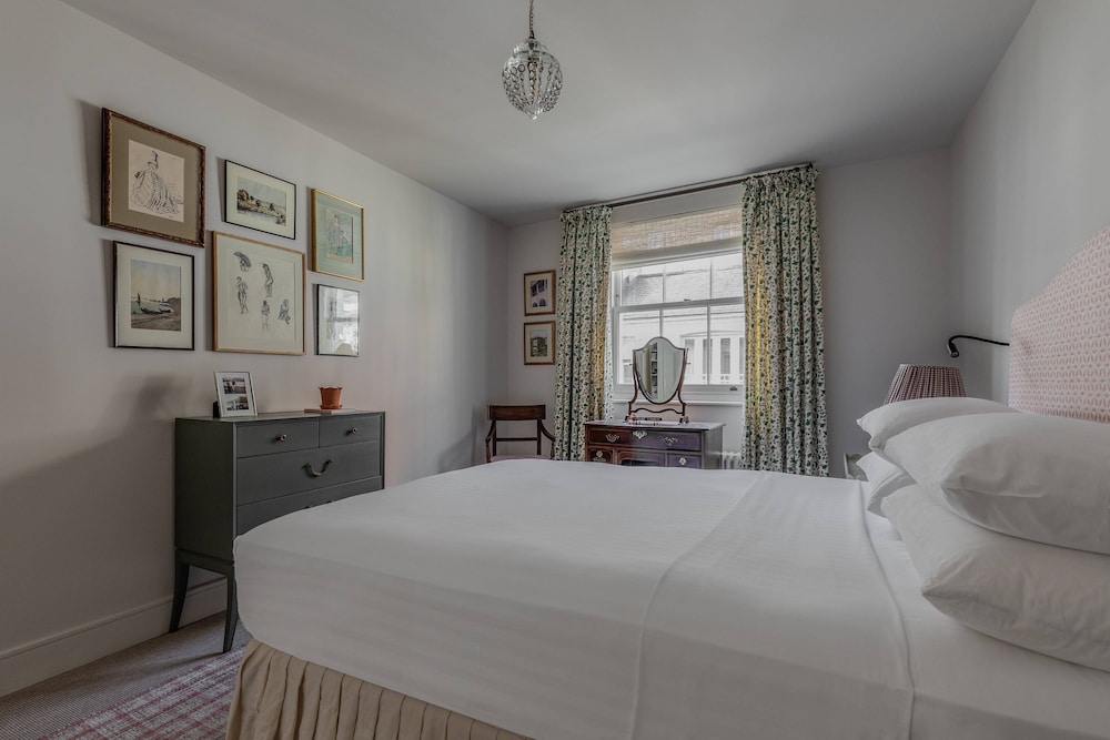 Cranley Mews VI by Onefinestay