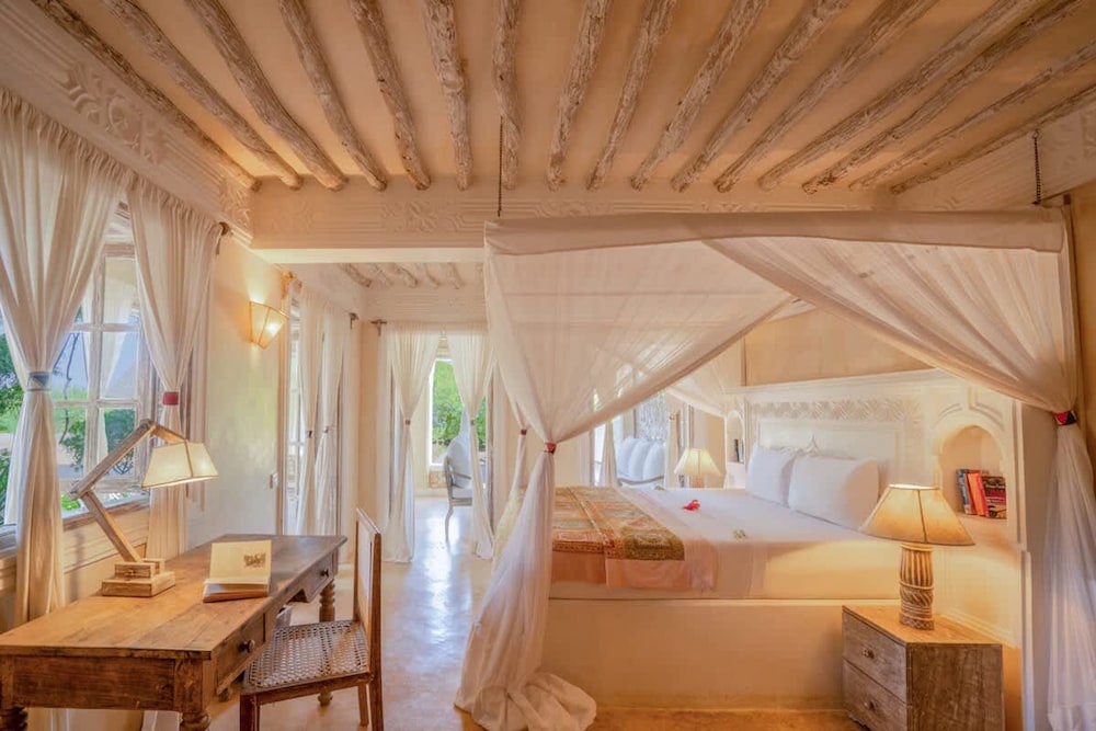 Amani House 5 Bedrooms Sleeps 10