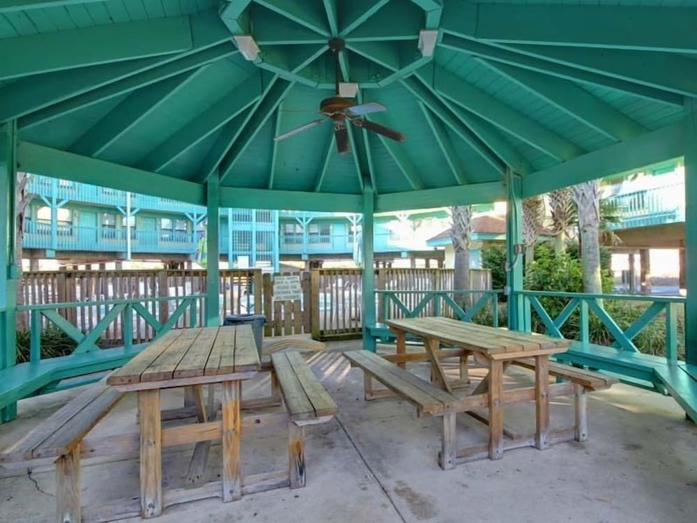 Sea Breeze #305 by Southern Vacation Rentals