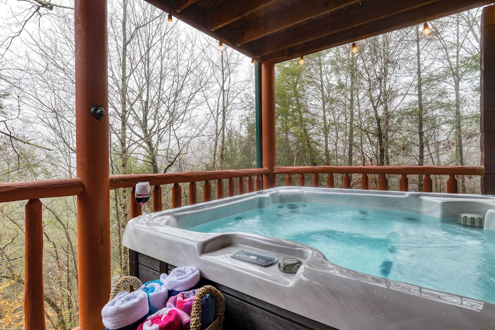 The Big Easy by Avantstay Hot Tub, Game Room, Spacious Deck Premier Location