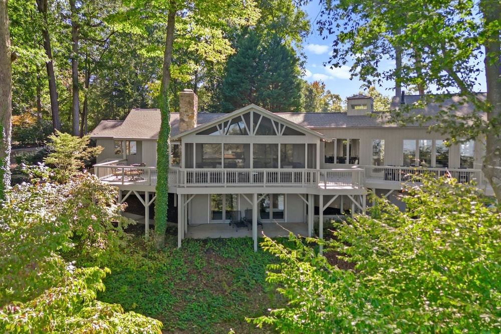 Modern Masterpiece by Avantstay Waterfront Private Dock